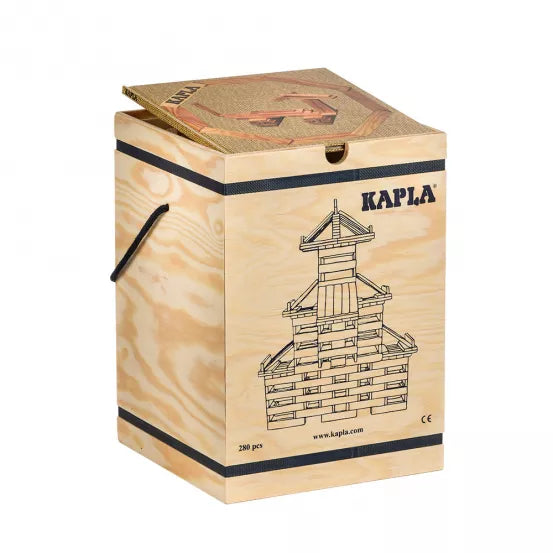 KAPLA 箱子:所有初露頭角的建造者的理想套裝!280 塊木板和一本 KAPLA 藝術書,可供數小時的富有想像力的建築。有四卷可供選擇,因此每個人都有一個滿意的選擇。內容:280塊天然木板+您選擇的藝術書 #KAPLA #Fantaskid #KAPLA 280 Chest - Animals for ages 3+