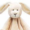 兔兔安撫巾 北歐瑞典 Teddykompaniet Diinglisar 兔兔安撫巾 尺寸 安撫巾:35 x 35 cm 材質100%聚脂纖維 洗衣機40度洗滌, 陰乾即可 (洗衣機正常洗滌)。Teddykompaniet 這款可愛的兔子動物造型安撫巾是陪伴許多瑞典寶貝們長大的小物,軟綿的手感加上特殊的動物造型,連大人都愛不釋手!絕對是新生兒派對或是見面禮絕佳的選擇。送禮自用兩相宜!#Fantaskid #Teddykompaniet #Diinglisar #Snutteblanket #Rabbit #Beige