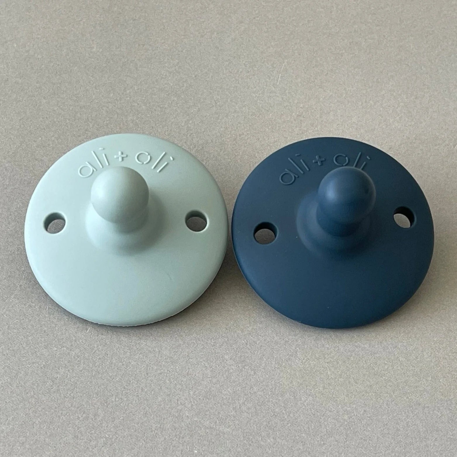 醫療級矽膠奶嘴 2入組 (Blue & Mist) Ali+Oli