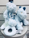 北歐瑞典 Teddykompaniet Lolli恐龍安撫玩偶, 尺寸  玩偶長度:30 cm, 材質100%聚脂纖維。洗衣機40度洗滌 , 陰乾即可, (洗衣機正常洗滌)。孩子和安慰物之間的聯結越親密,在面對壓力時,就越能適應。來自瑞典的Teddykompaniet安撫玩偶除了有超柔軟短絨毛抓握時特別舒服有安全感,並減低焦慮情緒,使心情放鬆。可愛的恐龍造型除了吸引寶貝的注意力,連大人都愛不釋手!絕對是派對或是見面禮絕佳的選擇!#Fantaskid #Teddykompaniet #Lolli Dinos #Soft Toy #Blue