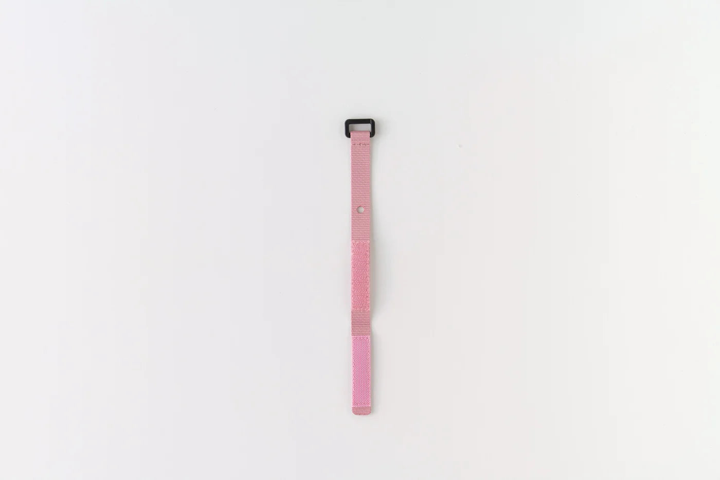 多彩選擇,隨心變換,色彩繽紛且質感十足,簡約時尚成為各種風格服飾的首選。YOT WATCH不僅是一支手錶,更是一個時尚配件。魔鬼氈穿脫方便,共有6種顏色可供選擇。可輕鬆找到最適合孩子的風格做搭配。簡單的安裝和拆卸|無需任何工具,只需以新台幣一元硬幣轉開背面螺絲,即可輕鬆拆下並安裝新的錶帶。 #Fantaskid #YOT WATCH #Watch Belts For Kids