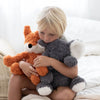 專為寶貝們設計的Frankl是一隻柔軟、療癒小狐狸易於豐富寶貝們的情感、感官及安全感。 在循證研究的支持下，查理有助於減少焦慮和改善睡眠質量。#Fantaskid #Mindful & Co Kids #Frankl #療癒小狐狸玩具 