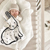 這款甜美的兔子嬰兒毯由最柔軟的有機棉製成，一定會在睡覺時舒緩和舒適，或者在冒險時成為有趣的伴侶！光滑的有機棉針織前層，背面有蓬鬆柔軟的有機棉羊羔絨。用環保油墨絲網印刷。尺寸為 16 x 16 英寸。材質：100% 有機棉 #Fantaskid #Wee Gallery #有機依偎毯 - 兔子 #Organic Snuggle Blanket - Bunny＃有機棉嬰兒安撫毯＃嬰兒小被被＃寶寶禮盒＃新生兒送禮