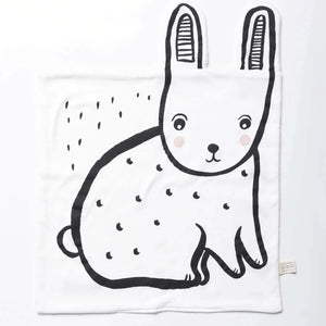 這款甜美的兔子嬰兒毯由最柔軟的有機棉製成，一定會在睡覺時舒緩和舒適，或者在冒險時成為有趣的伴侶！光滑的有機棉針織前層，背面有蓬鬆柔軟的有機棉羊羔絨。用環保油墨絲網印刷。尺寸為 16 x 16 英寸。材質：100% 有機棉 #Fantaskid #Wee Gallery #有機依偎毯 - 兔子 #Organic Snuggle Blanket - Bunny＃有機棉嬰兒安撫毯＃嬰兒小被被＃寶寶禮盒＃新生兒送禮