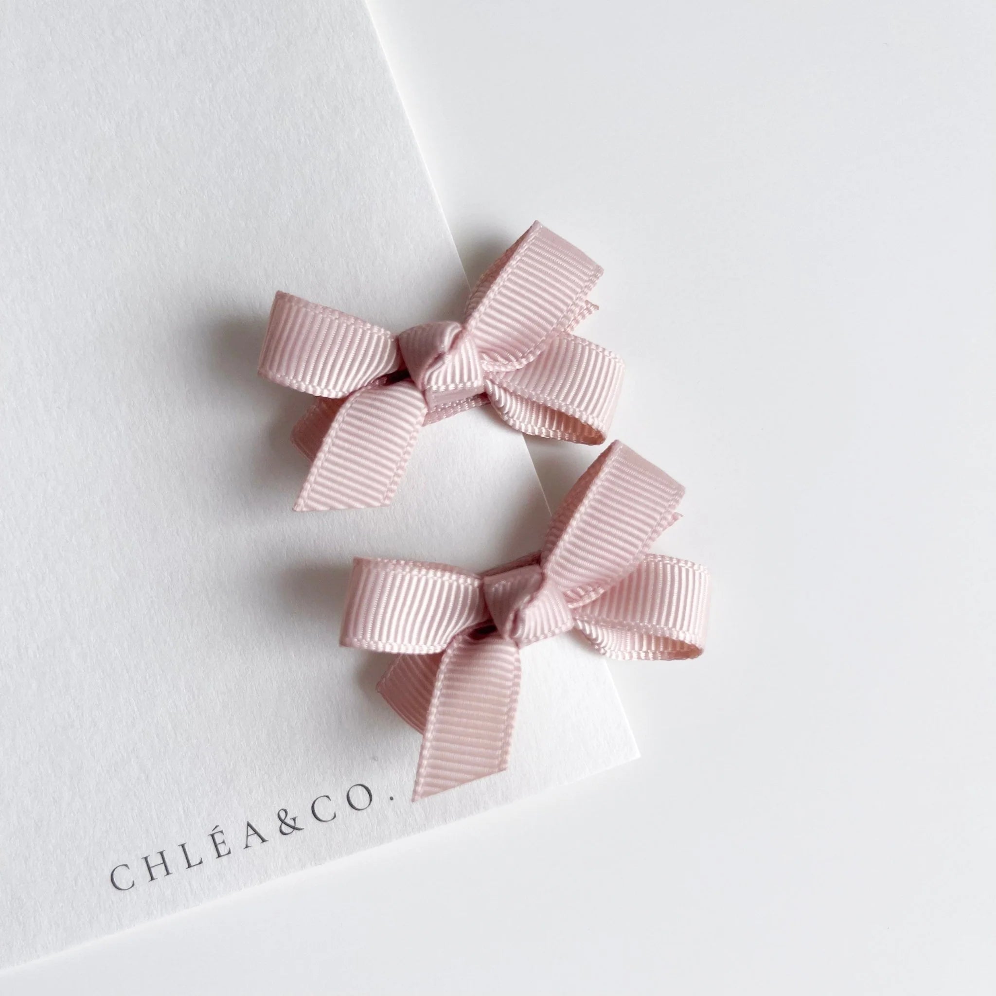 小巧蝴蝶結髮夾2入組  (Powder) - Chléa & Co (預購中)